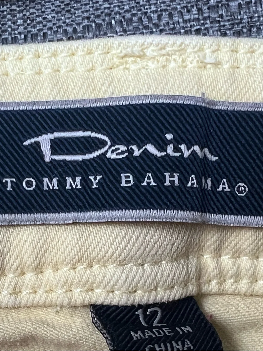 Tommy Bahama Denim Yellow Bermuda Shorts Women’s Size 12 Stretch